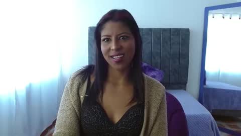 Snapshot of la_negritaa chatting on 09-09-25, 07:35 Sara online show from 09-09-25, 07:35