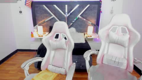  L A R A   online show from 03-06-25, 11:53