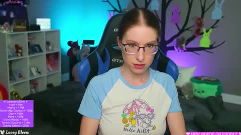 Snapshot of laceybloom chatting on 05-01-26, 01:32 Lacey Bloom online show from 05-01-26, 01:32