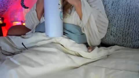 Snapshot of laceygrl chatting on 06-07-26, 04:38 Lacey online show from 06-07-26, 04:38