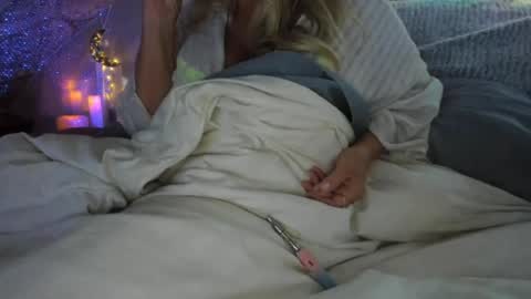 Snapshot of laceygrl chatting on 07-26-26, 04:31 Lacey online show from 07-26-26, 04:31