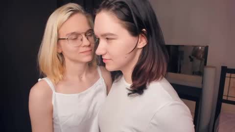 Snapshot of lacyedison chatting on 05-12-26, 07:11 Violet and Isabel online show from 05-12-26, 07:11