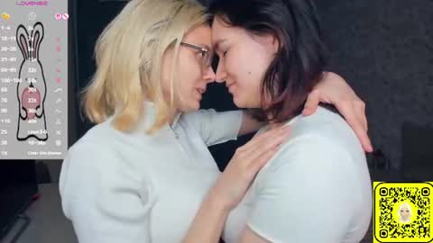 Snapshot of lacyedison chatting on 06-14-26, 07:16 Violet and Isabel online show from 06-14-26, 07:16