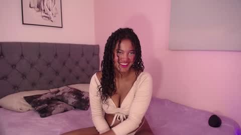 Snapshot of lady_danbury chatting on 12-19-24, 01:29 Karla - Instagram lady karla1 online show from 12-19-24, 01:29