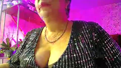 Snapshot of lady_gloria chatting on 12-17-24, 03:28 Lady Gloria online show from 12-17-24, 03:28
