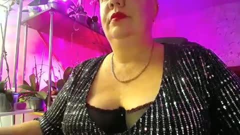 Snapshot of lady_gloria chatting on 12-28-24, 01:06 Lady Gloria online show from 12-28-24, 01:06
