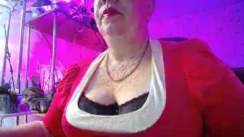 Snapshot of lady_gloria chatting on 12-29-24, 05:10 Lady Gloria online show from 12-29-24, 05:10
