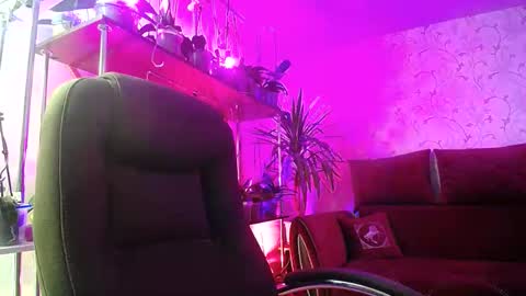 Snapshot of lady_gloria chatting on 12-29-24, 08:11 Lady Gloria online show from 12-29-24, 08:11