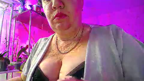 Snapshot of lady_gloria chatting on 01-24-25, 06:46 Lady Gloria online show from 01-24-25, 06:46