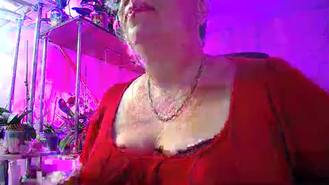 Snapshot of lady_gloria chatting on 01-28-25, 08:36 Lady Gloria online show from 01-28-25, 08:36