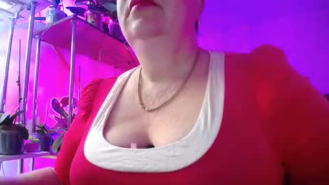 Snapshot of lady_gloria chatting on 01-29-25, 04:05 Lady Gloria online show from 01-29-25, 04:05