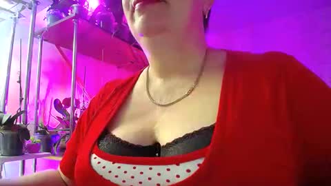 Snapshot of lady_gloria chatting on 02-01-25, 06:10 Lady Gloria online show from 02-01-25, 06:10