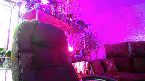 Snapshot of lady_gloria chatting on 02-05-25, 05:09 Lady Gloria online show from 02-05-25, 05:09