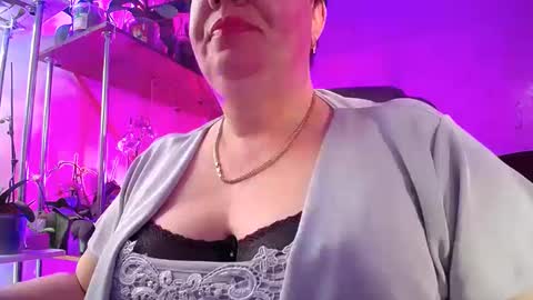 Snapshot of lady_gloria chatting on 02-19-25, 01:50 Lady Gloria online show from 02-19-25, 01:50