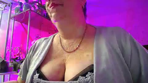 Snapshot of lady_gloria chatting on 02-27-25, 04:31 Lady Gloria online show from 02-27-25, 04:31