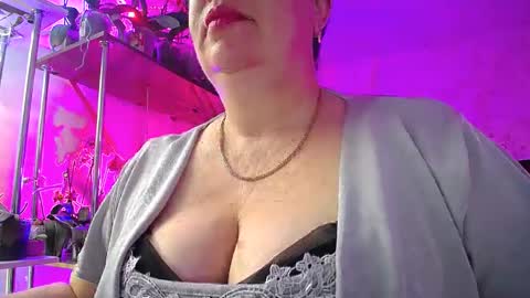 Snapshot of lady_gloria chatting on 03-01-25, 05:20 Lady Gloria online show from 03-01-25, 05:20