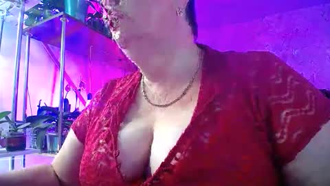 Snapshot of lady_gloria chatting on 09-16-25, 04:02 Lady Gloria online show from 09-16-25, 04:02