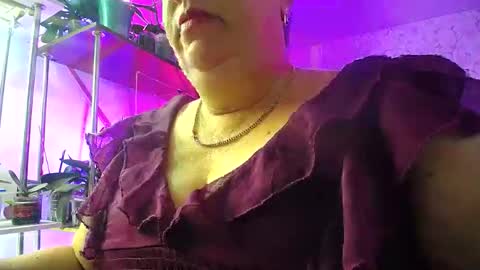 Snapshot of lady_gloria chatting on 09-18-25, 04:03 Lady Gloria online show from 09-18-25, 04:03