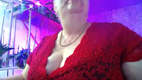 Snapshot of lady_gloria chatting on 09-24-25, 01:58 Lady Gloria online show from 09-24-25, 01:58