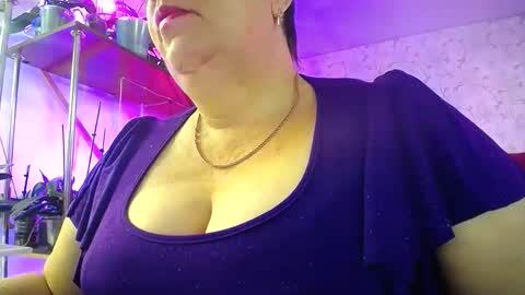 Snapshot of lady_gloria chatting on 10-05-25, 05:17 Lady Gloria online show from 10-05-25, 05:17