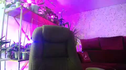 Snapshot of lady_gloria chatting on 10-09-25, 05:27 Lady Gloria online show from 10-09-25, 05:27