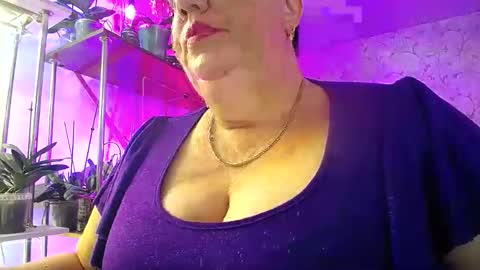 Snapshot of lady_gloria chatting on 10-24-25, 01:07 Lady Gloria online show from 10-24-25, 01:07