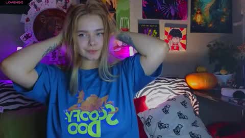 Snapshot of lady_lucky_love chatting on 09-22-25, 04:31 KENDALL NATHANPVT IS OPEN online show from 09-22-25, 04:31