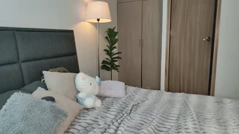    700  1300 -5 online show from 02-04-26, 01:17