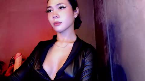 Snapshot of lady_of_pleasure28 chatting on 05-28-26, 05:10 Ella online show from 05-28-26, 05:10
