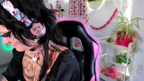 Mia online show from 02-08-26, 09:07