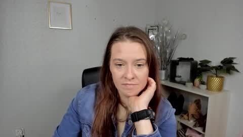 Snapshot of ladyalessa chatting on 06-01-26, 05:31 ALESSA online show from 06-01-26, 05:31