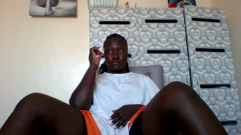 lindah32 online show from 12-30-24, 02:19