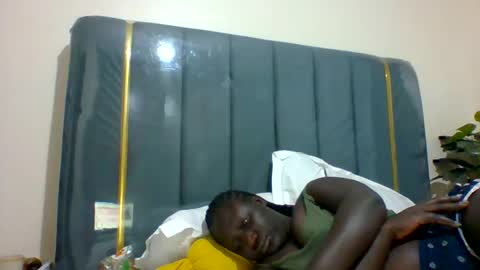 lindah32 online show from 02-23-25, 04:13