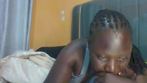 lindah32 online show from 11-18-25, 04:33