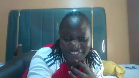 lindah32 online show from 04-25-26, 12:02