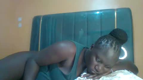 Snapshot of ladyblossoms19 chatting on 05-06-26, 12:52 lindah32 online show from 05-06-26, 12:52