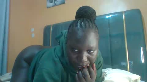 Snapshot of ladyblossoms19 chatting on 05-10-26, 10:15 lindah32 online show from 05-10-26, 10:15