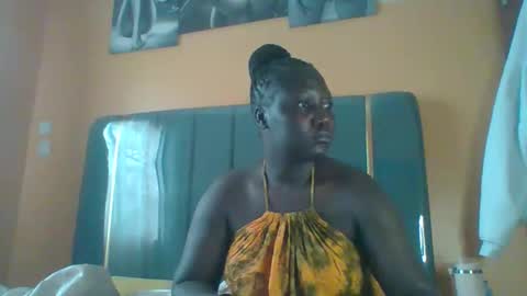 Snapshot of ladyblossoms19 chatting on 05-13-26, 11:51 lindah32 online show from 05-13-26, 11:51