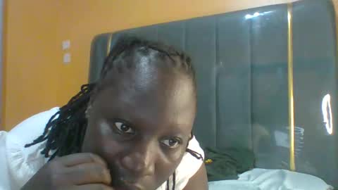 Snapshot of ladyblossoms19 chatting on 06-03-26, 02:33 lindah32 online show from 06-03-26, 02:33