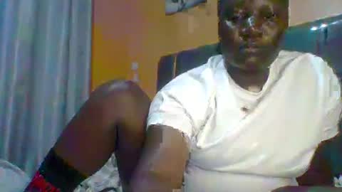 Snapshot of ladyblossoms19 chatting on 06-17-26, 08:32 lindah32 online show from 06-17-26, 08:32