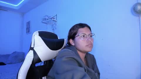  Lady  online show from 12-15-25, 11:31