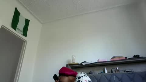 Stephanie online show from 10-04-25, 03:32