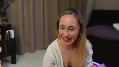 LadyEmelymoon online show from 05-29-26, 07:34