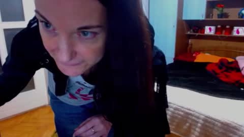 LadyLHoty online show from 11-15-25, 04:25