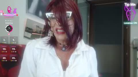 Snapshot of ladyoxana chatting on 06-20-26, 11:29 Oxana online show from 06-20-26, 11:29