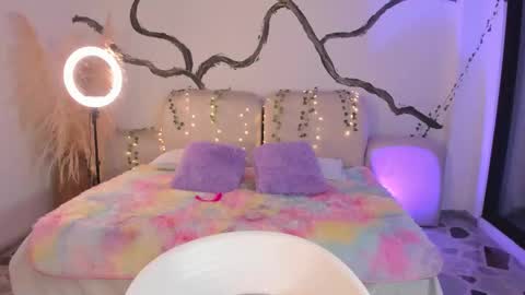 Lady  online show from 12-19-25, 05:25