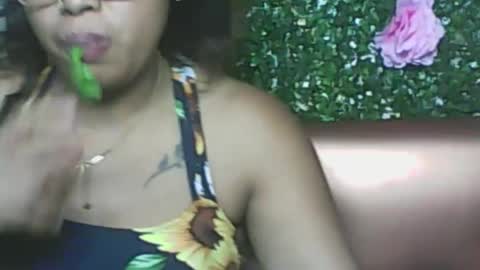 Snapshot of ladyxsnakes chatting on 12-05-25, 12:03 LadyXSnakes online show from 12-05-25, 12:03