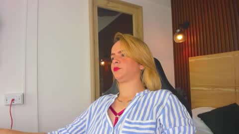 L A I A online show from 01-07-26, 01:02