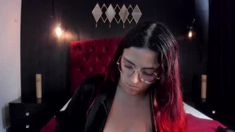 Snapshot of laia_jonees chatting on 04-29-26, 05:30 Laia online show from 04-29-26, 05:30