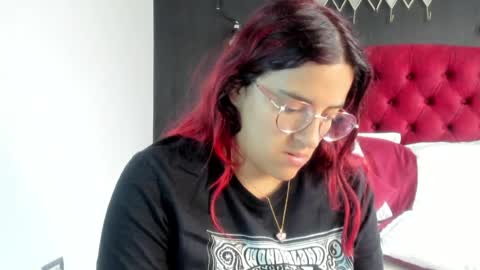 Snapshot of laia_jonees chatting on 05-14-26, 12:01 Laia online show from 05-14-26, 12:01